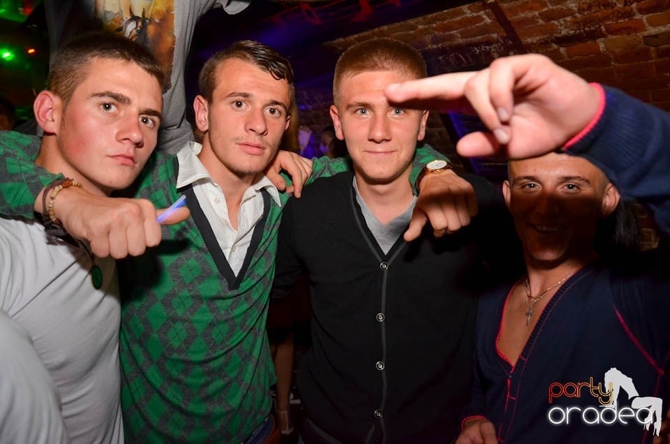 Party în Club Escape, sâmbătă noaptea, Escape