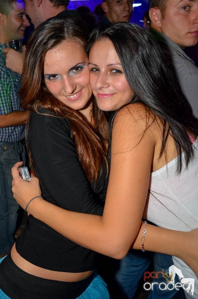 Party în Club Escape, sâmbătă noaptea, 