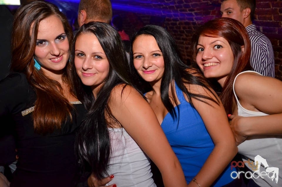 Party în Club Escape, sâmbătă noaptea,