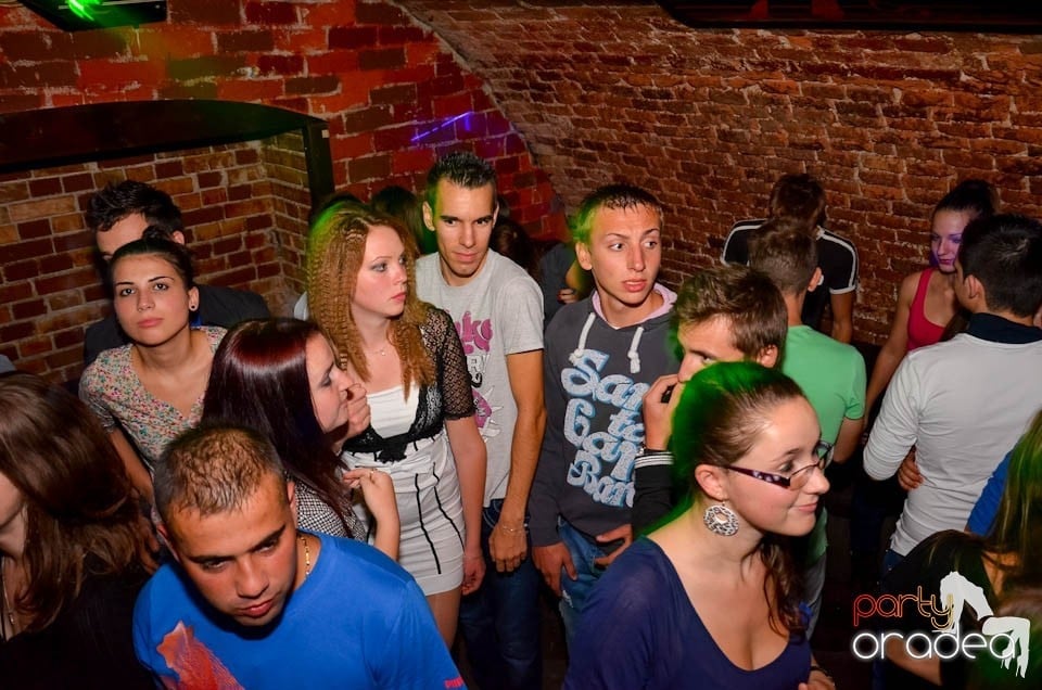Party în Club Escape, sâmbătă noaptea,