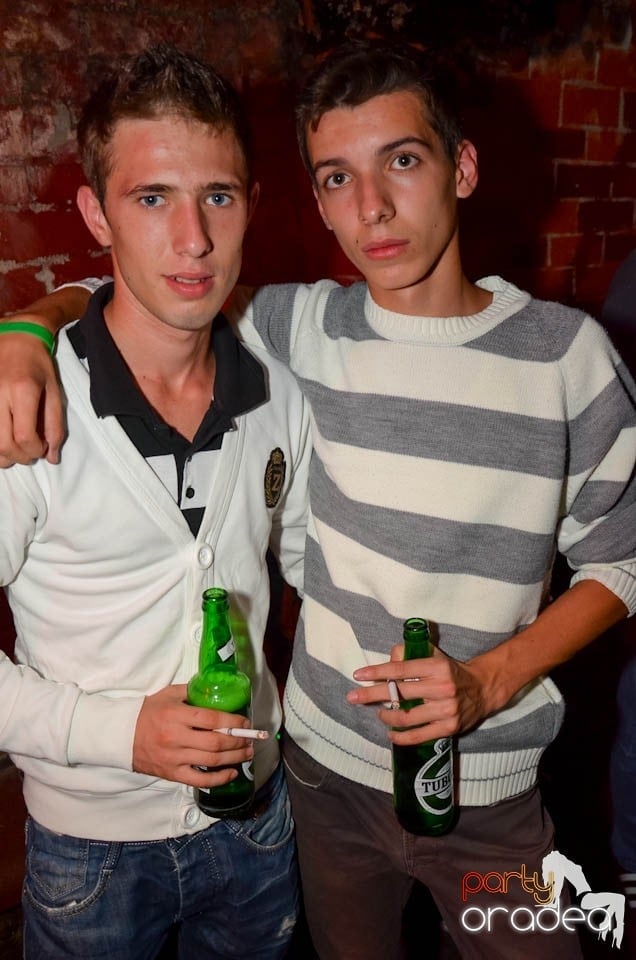 Party în Club Escape, sâmbătă noaptea,