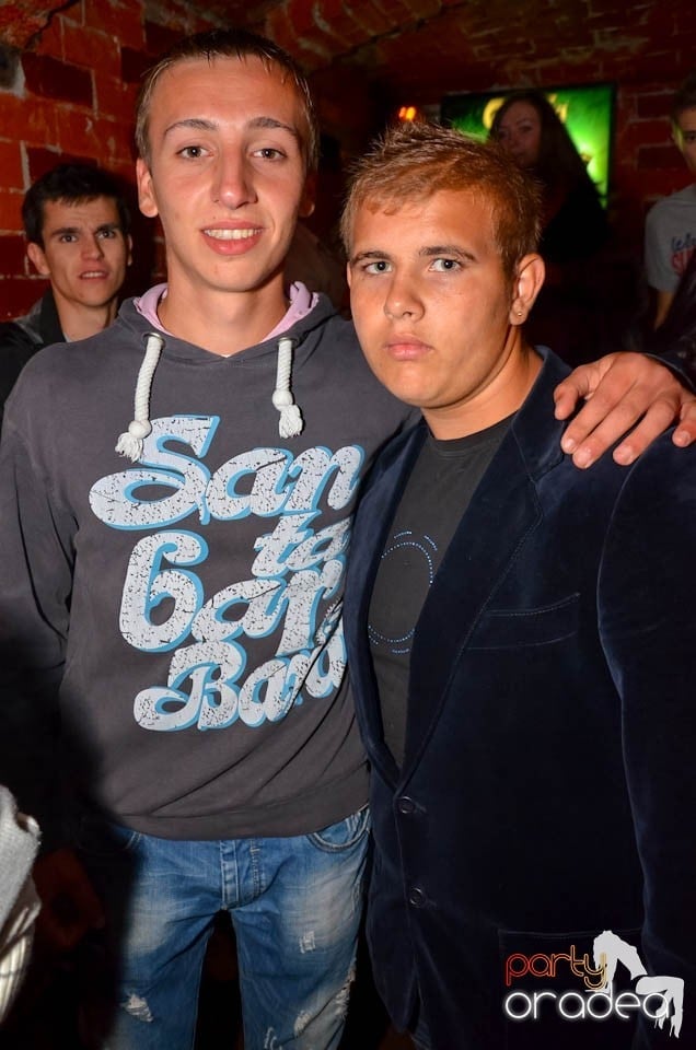 Party în Club Escape, sâmbătă noaptea,