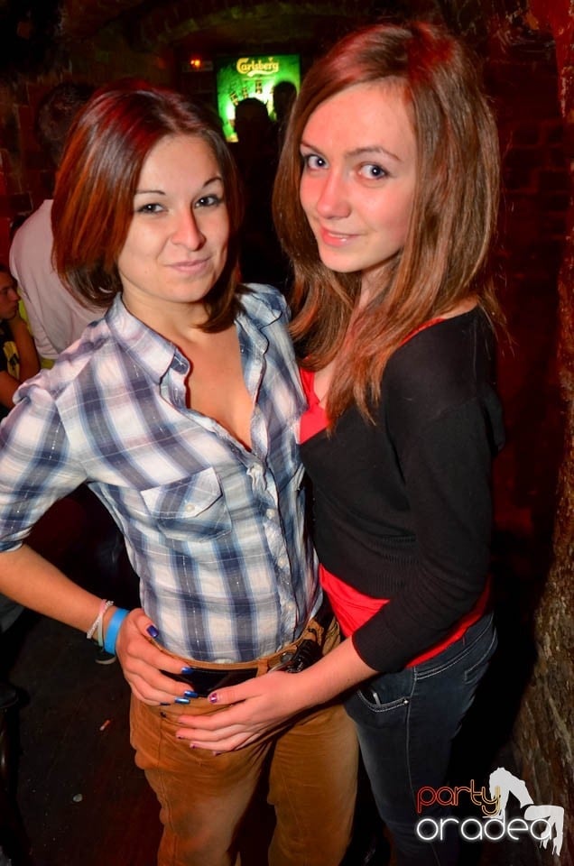 Party în Club Escape, sâmbătă noaptea,