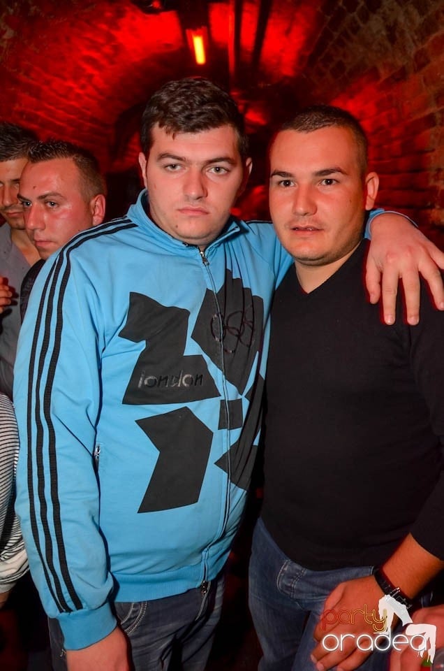 Party în Club Escape, sâmbătă noaptea,