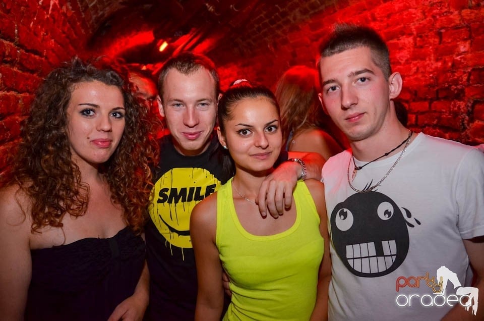 Party în Club Escape, sâmbătă noaptea,