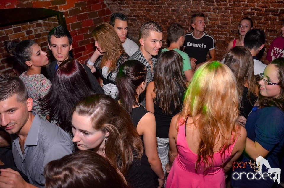 Party în Club Escape, sâmbătă noaptea,