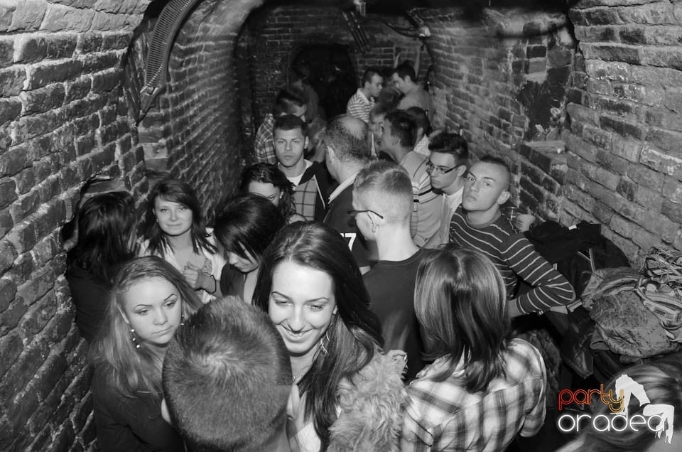 Party în Club Escape, sâmbătă noaptea,