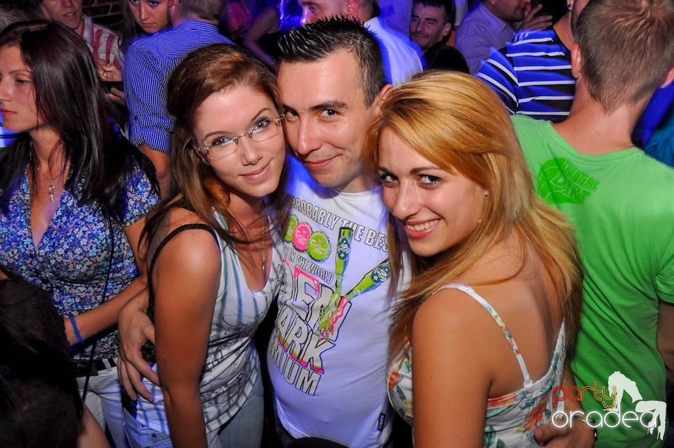 Party în Club Escape, sâmbătă noaptea, 