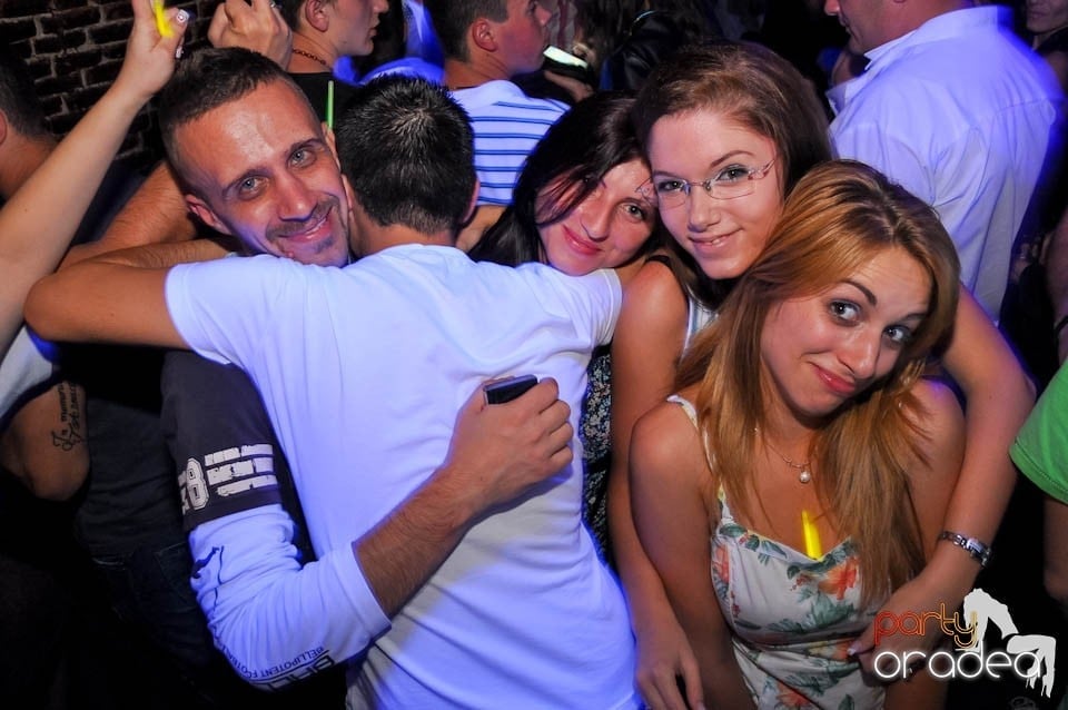 Party în Club Escape, sâmbătă noaptea, 