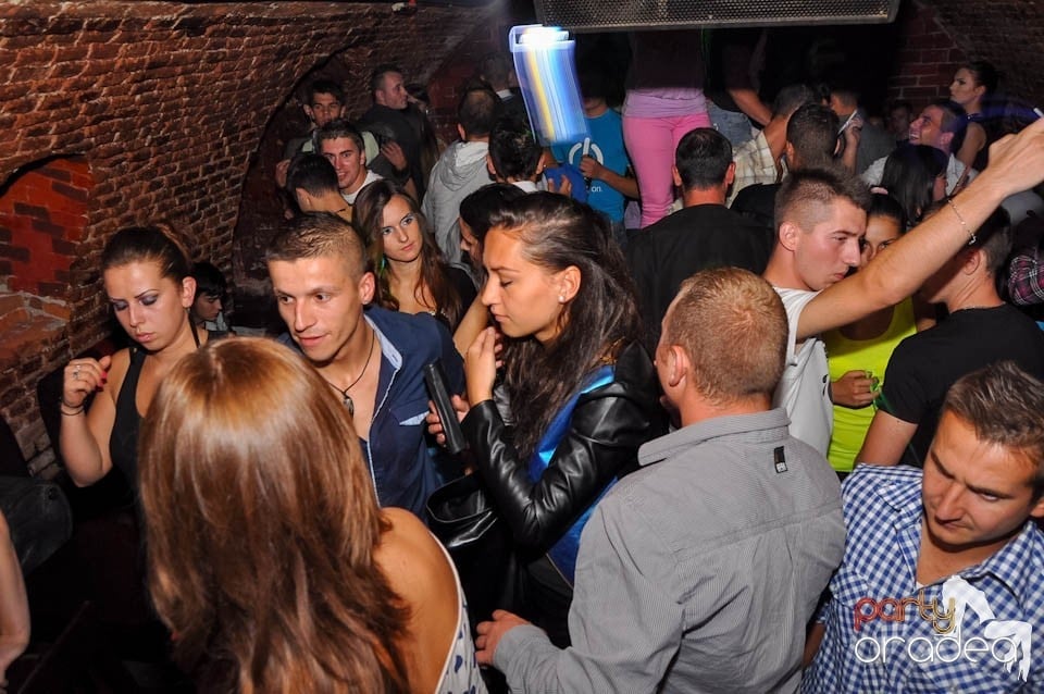 Party în Club Escape, sâmbătă noaptea, Escape