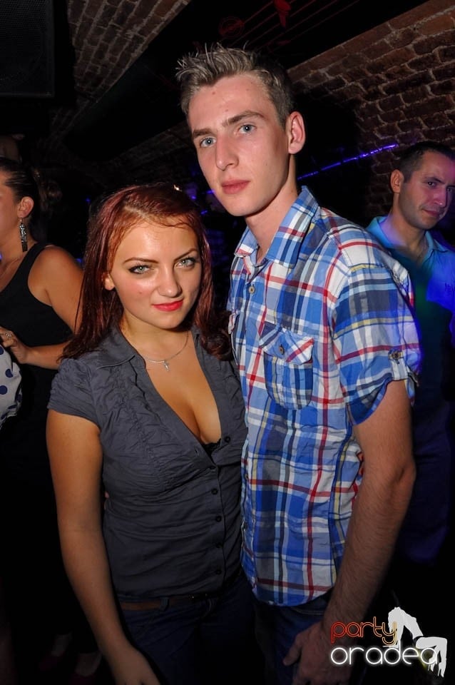 Party în Club Escape, sâmbătă noaptea,