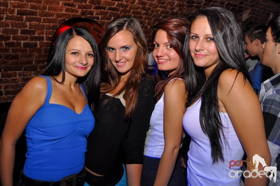 Party în Club Escape, sâmbătă noaptea,