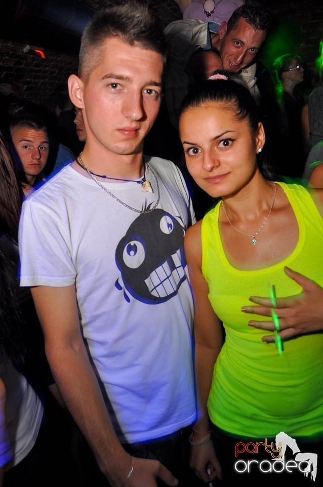 Party în Club Escape, sâmbătă noaptea,