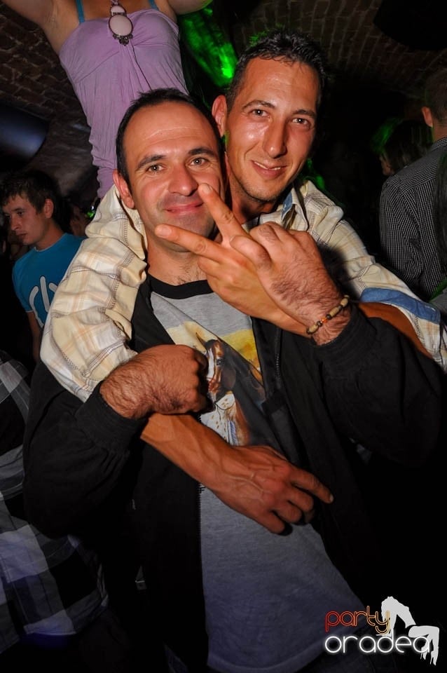 Party în Club Escape, sâmbătă noaptea,