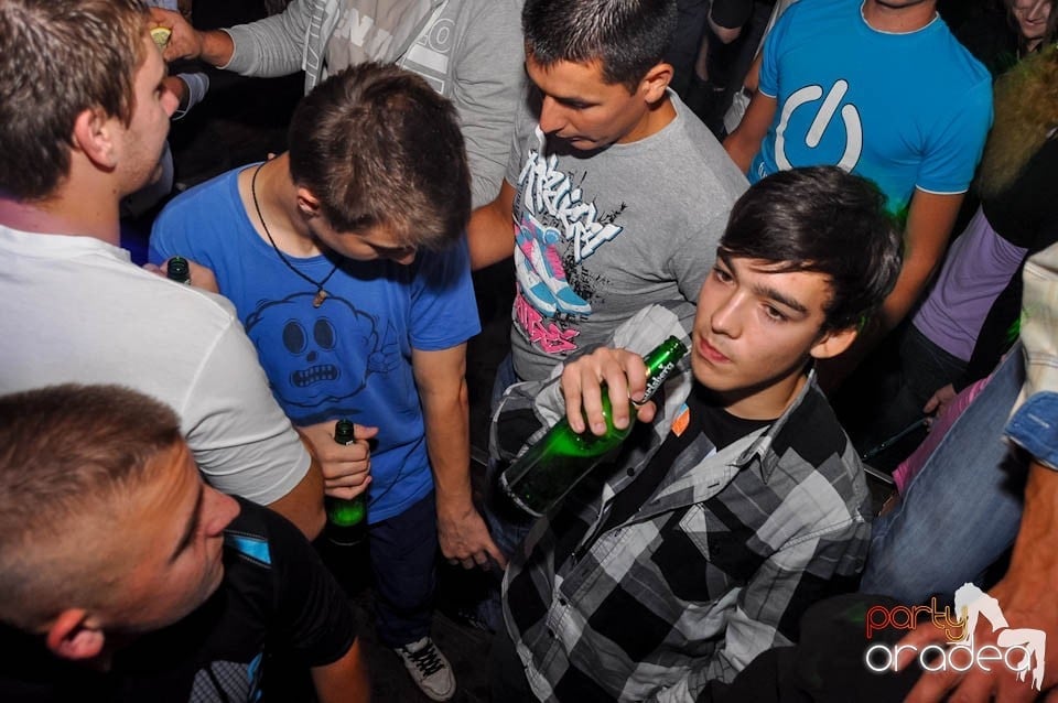 Party în Club Escape, sâmbătă noaptea,