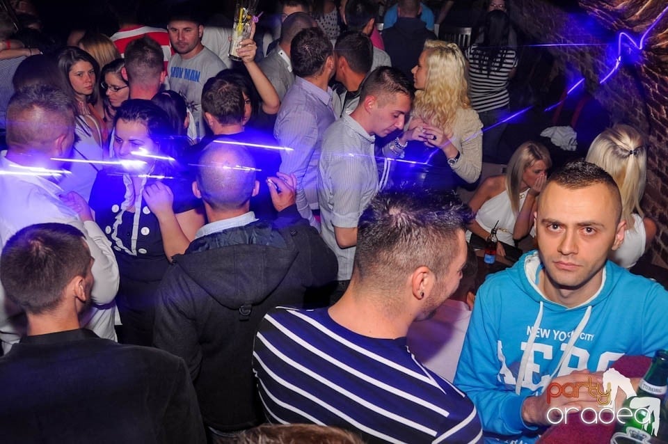 Party în Club Escape, sâmbătă noaptea,