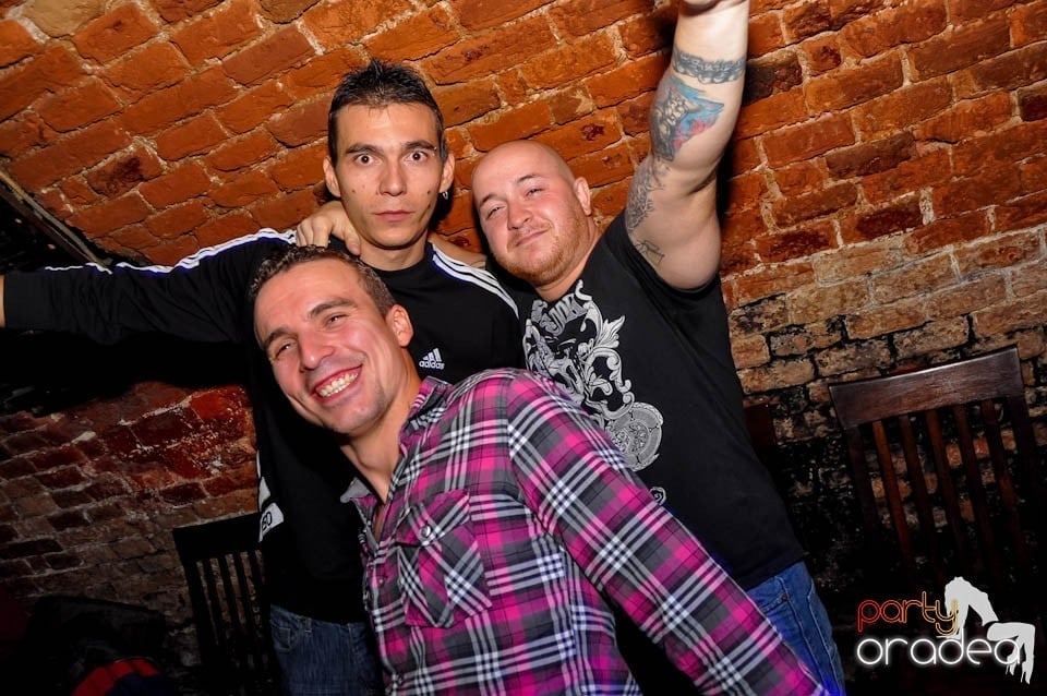 Party în Club Escape, sâmbătă noaptea,
