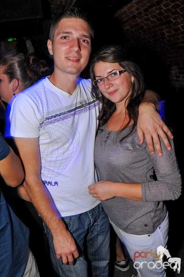 Party în Club Escape, sâmbătă noaptea,