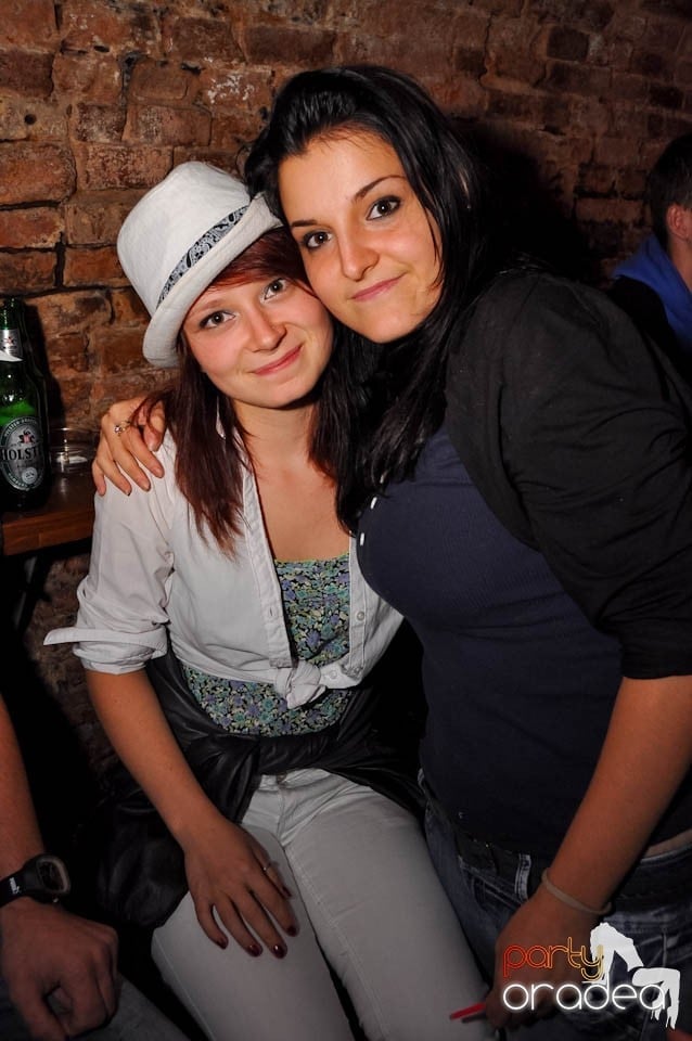Party în Club Escape, sâmbătă noaptea,