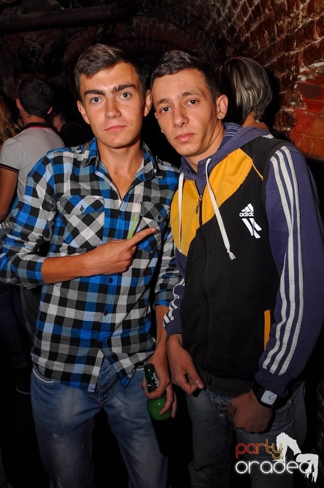 Party în Club Escape, sâmbătă noaptea,