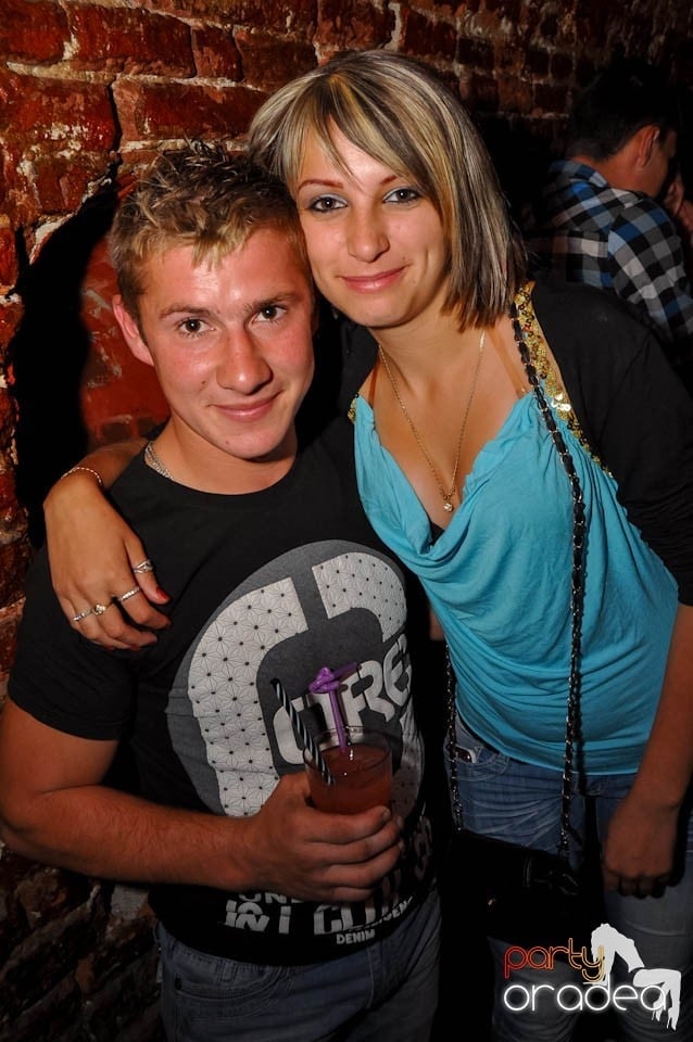 Party în Club Escape, sâmbătă noaptea,