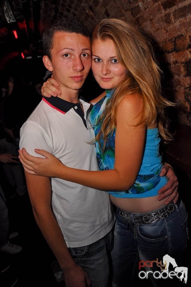 Party în Club Escape, sâmbătă noaptea,