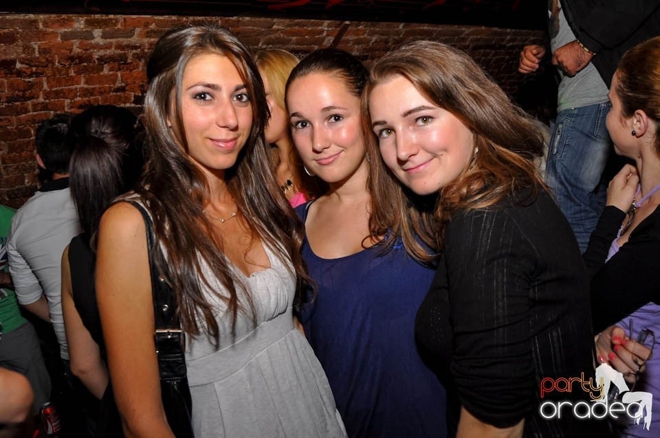 Party în Club Escape, sâmbătă noaptea,