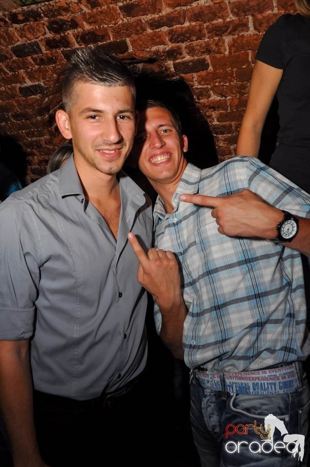 Party în Club Escape, sâmbătă noaptea, Escape