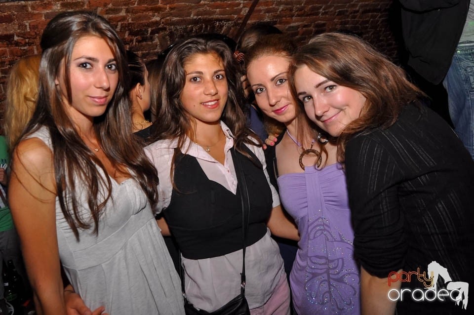 Party în Club Escape, sâmbătă noaptea,