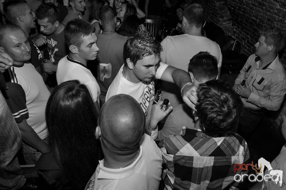 Party în Club Escape, sâmbătă noaptea, Escape