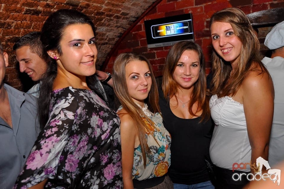 Party în Club Escape, sâmbătă noaptea,