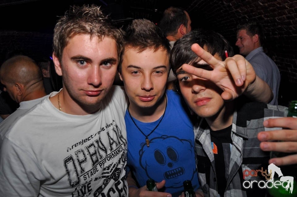 Party în Club Escape, sâmbătă noaptea, Escape