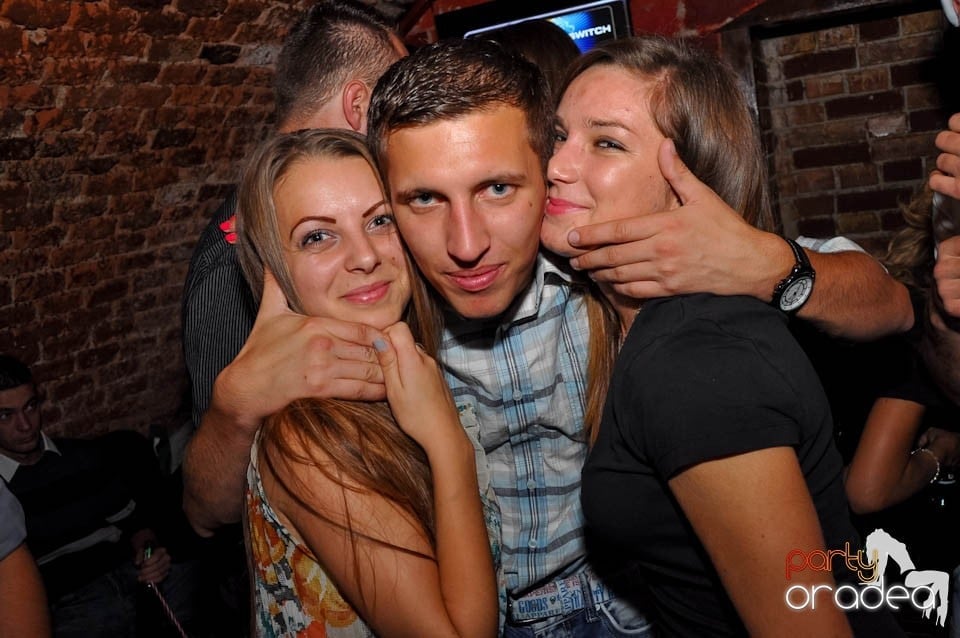 Party în Club Escape, sâmbătă noaptea,