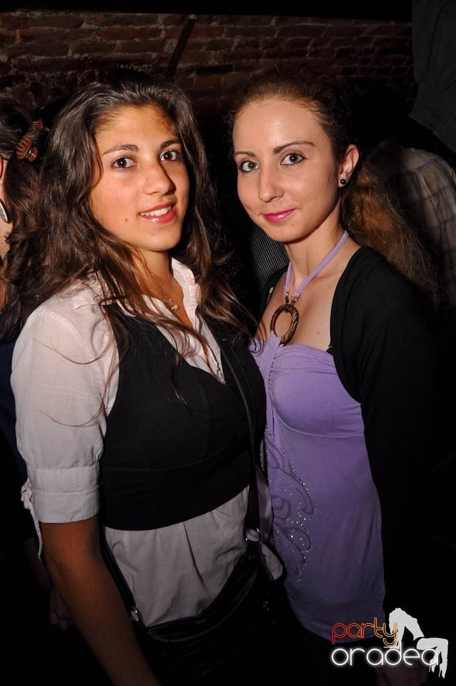 Party în Club Escape, sâmbătă noaptea,