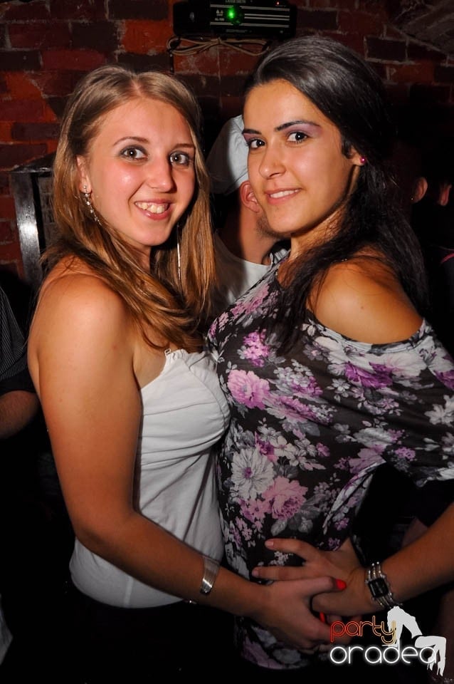 Party în Club Escape, sâmbătă noaptea,