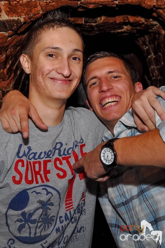Party în Club Escape, sâmbătă noaptea,