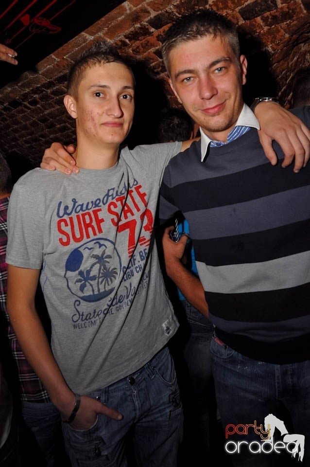 Party în Club Escape, sâmbătă noaptea, Escape