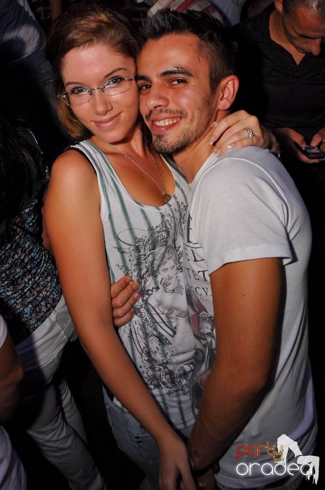 Party în Club Escape, sâmbătă noaptea,