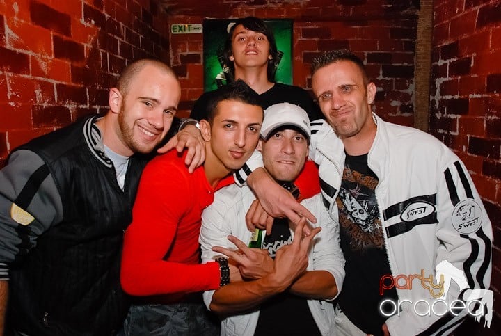 Party în Club Escape, 