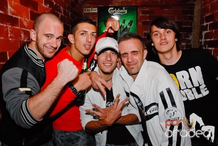 Party în Club Escape, 