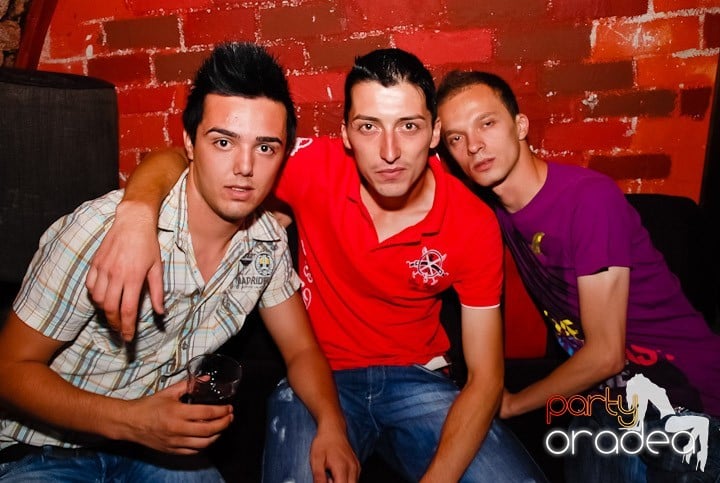 Party în Club Escape, 