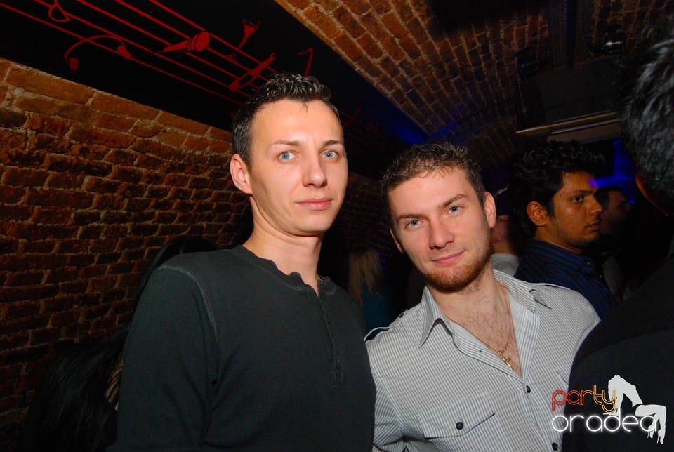 Party în Club Escape, 