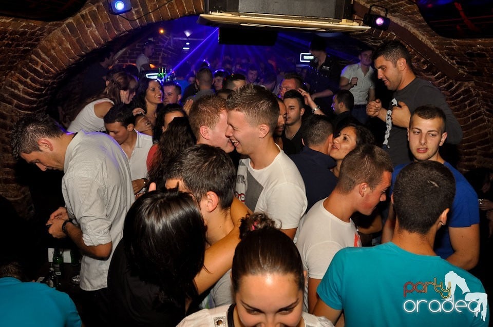 Party în Club Escape, 