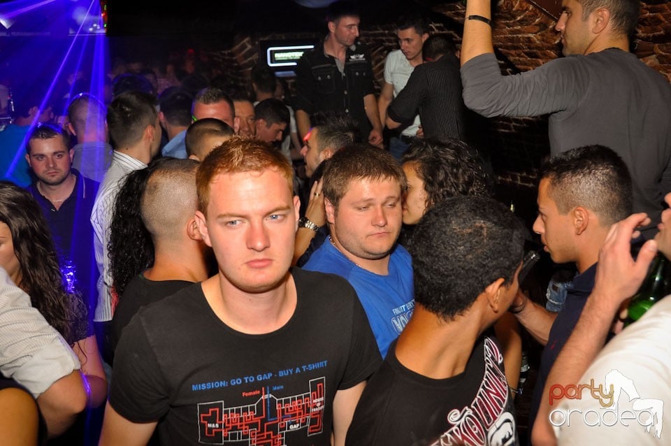 Party în Club Escape, 