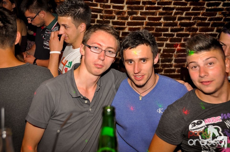 Party în Club Escape, 