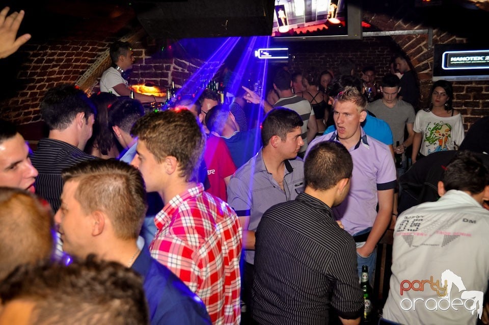 Party în Club Escape, 