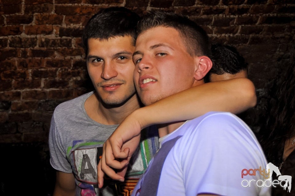 Party în Club Escape, 