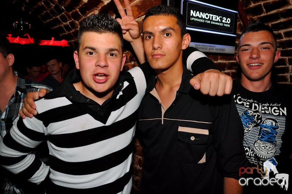 Party în Club Escape, 