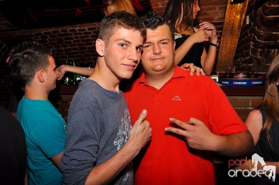 Party în Club Escape, 