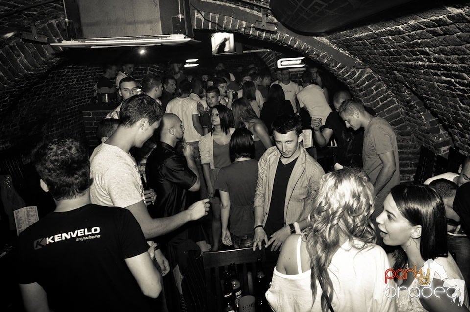 Party în Club Escape, 